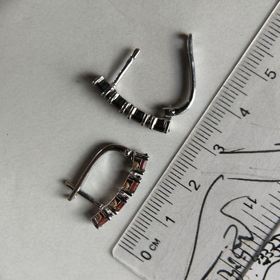 Silver earrings with garnet (2.531 carats)