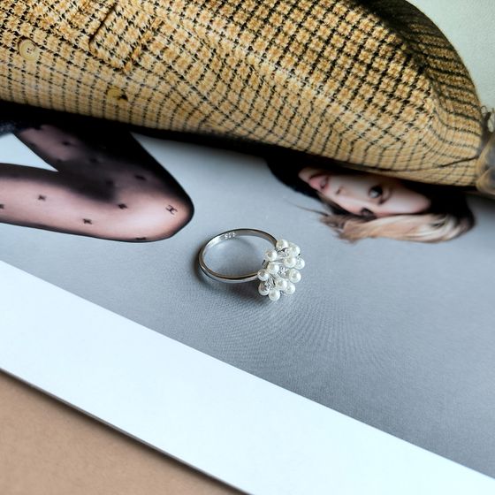 Silver ring with pearls, fianites